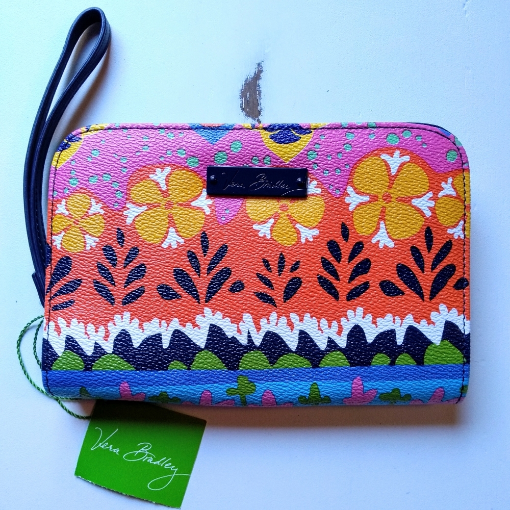 Zip-Around Rio Wristlet | Vera Bradley - Picture 3 of 16